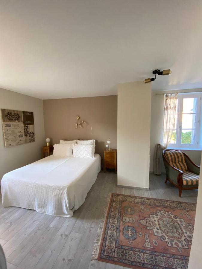 Les Chambres De L'Aigronne Le Petit-Pressigny Exterior photo